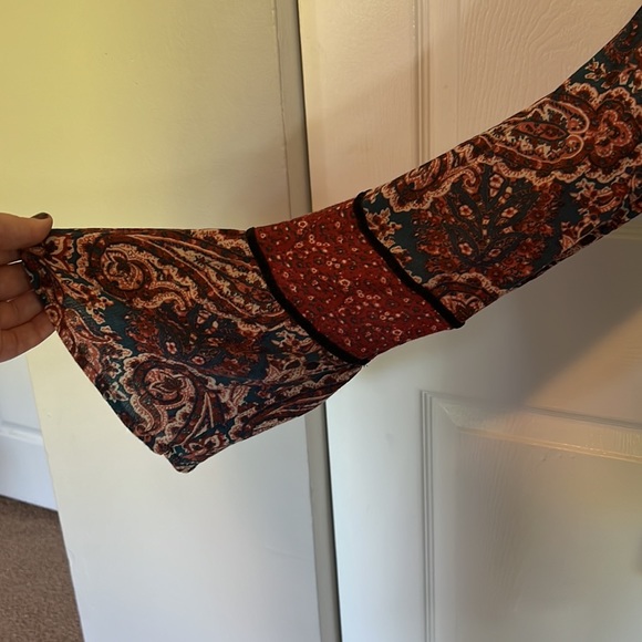 American Eagle boho floral & paisley blouse- tassel ties & bell sleeves size M - Picture 5 of 10